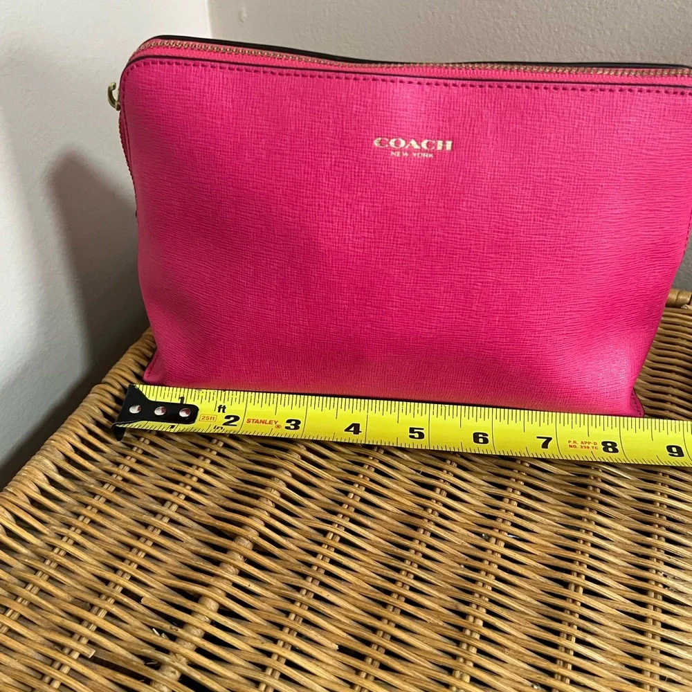 Medium Coach Pink Fuchsia cosmetic bag canvas material wipeable. - Picture 6 of 7